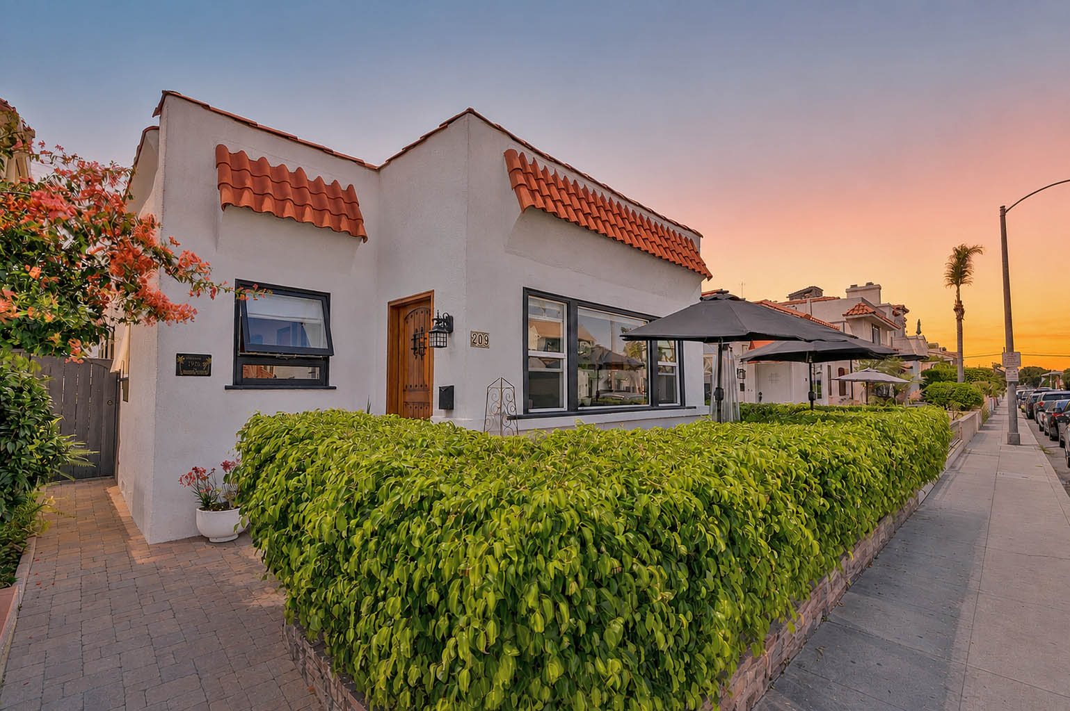 209 La Vern in Long Beach